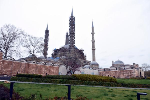 Restorasyondaki Selimiye Camii'nin 'kapalı' sanılması ziyaretçi sayısını düşürdü