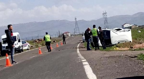 Şap aşısı yapmaya giden veterinerlerin aracı devrildi: 2 yaralı