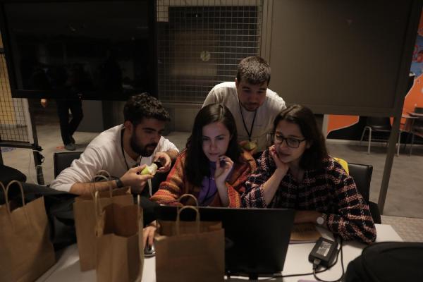 Sektörde gelecek vadeden gençler ‘ENHANCER Oyun Hackathonu’nda