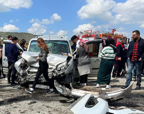 Siirt'te iki trafik kazası: 13 yaralı