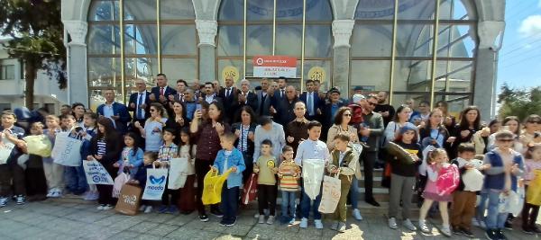 Tekirdağ'daki 77 yıllık bayram geleneği, çocukları sevindirdi