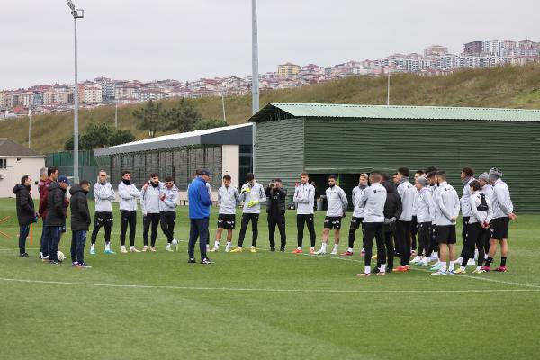 Trabzonspor, Kasımpaşa deplasmanına yeni hocası Derelioğlu ile gitti