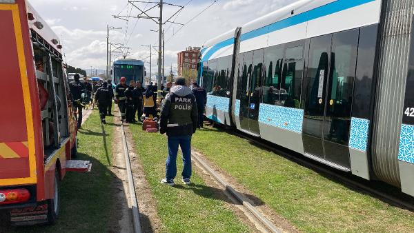 Tramvay altında kalan anne öldü, 5 yaşındaki oğlu yaralı