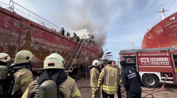 Tuzla'da gemi yangını