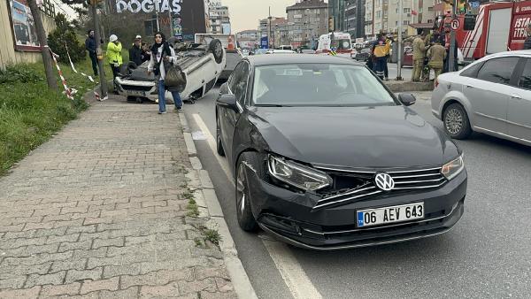 Üsküdar’da otomobil takla attı: 1 yaralı