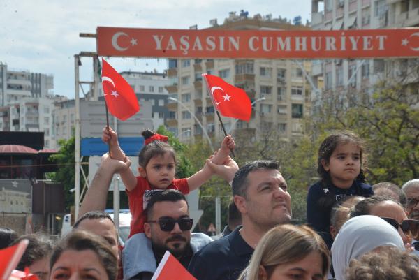 Valilik koltuğuna oturan Alya: Ampute depremzede kardeşlerimin protez ihtiyaçları giderilsin