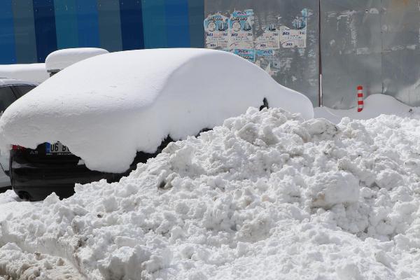 Van’da 83 yerleşim yerinin yolu, kardan kapandı