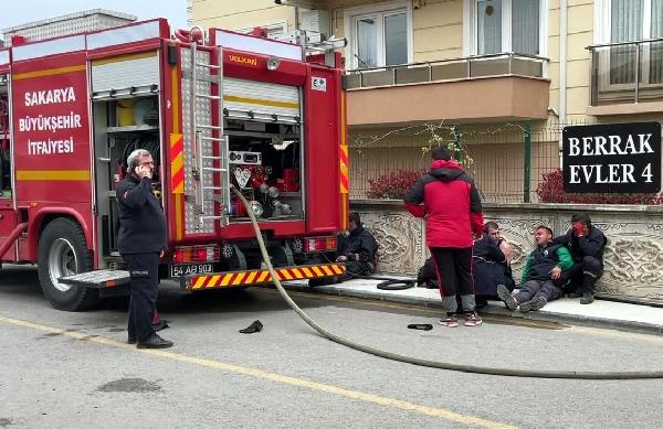 Yangına müdahale ederken bulunduğu bölüm çöken itfaiye eri, yaşamını yitirdi (2)