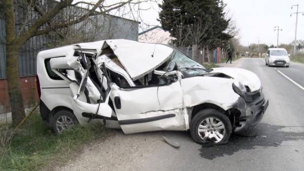 Yol kenarındaki TIR'a arkadan çarptı: 2 yaralı