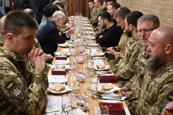 Zelenski, resmi düzeyde verilecek iftar geleneğinin başlatıldığını duyurdu