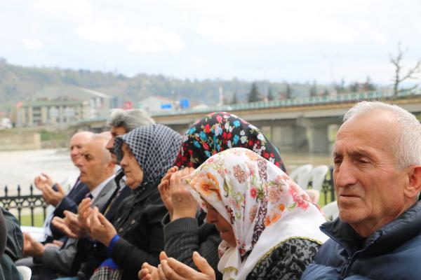 Zonguldak'ta köprü faciasının 11'inci yılında hayatını kaybedenler anıldı