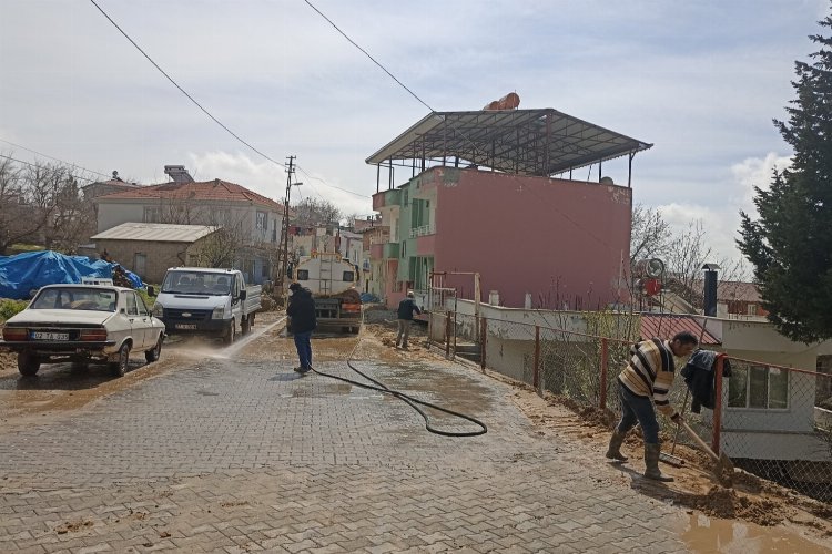 Adıyaman'da selin izlerini İzmit temizliyor