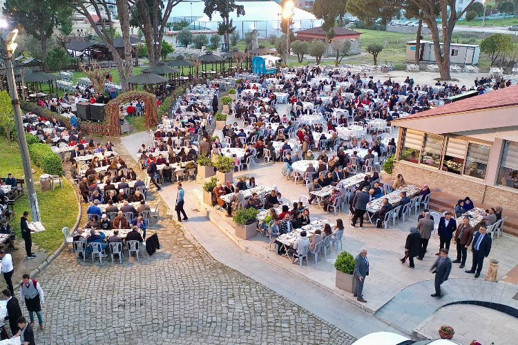 Bergama'da 2 bin kişi ile iftar sofrası