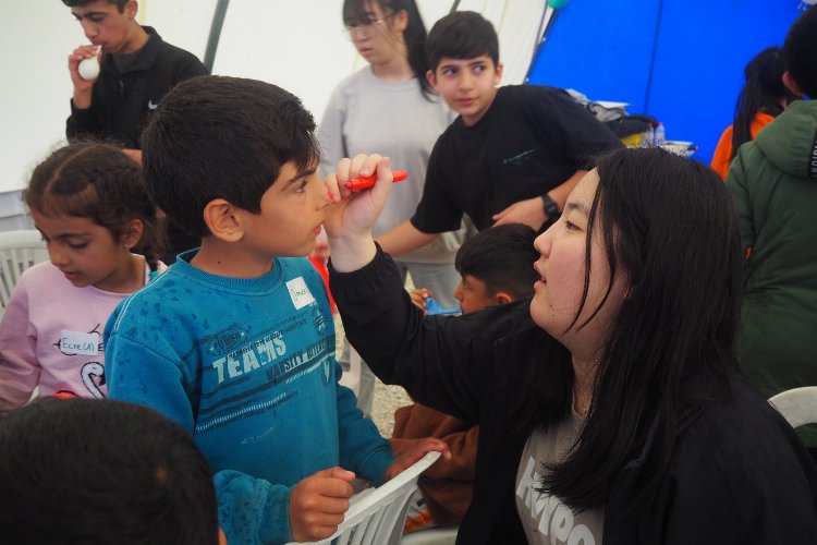 Güney Koreli öğrencilerden depremzedelere destek