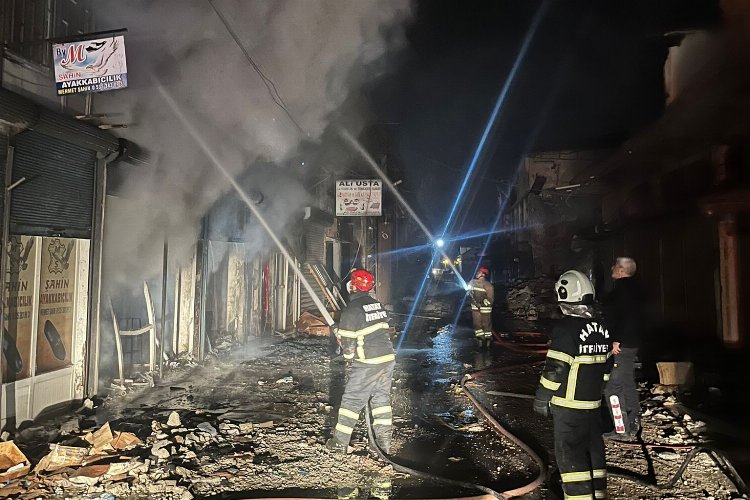 Hatay'daki yangını söndüren 3 ilin ekibi birlikte sahur yaptılar