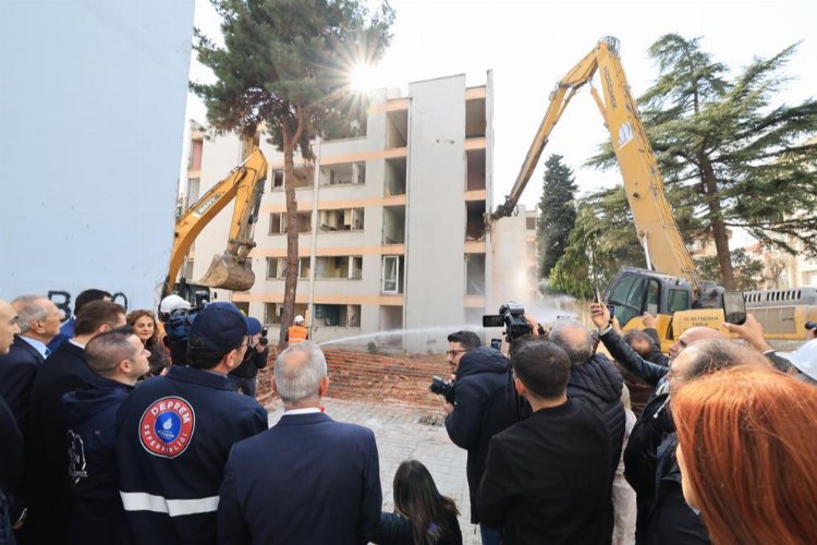 İstanbul'da yıkımlar devam ediyor