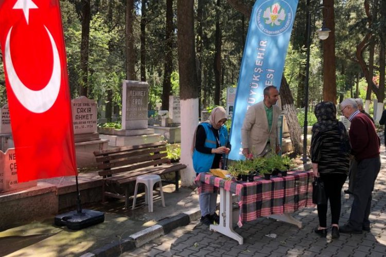 Kabir ziyaretlerinde Manisalıları Büyükşehir'in sıcak yüzü karşıladı