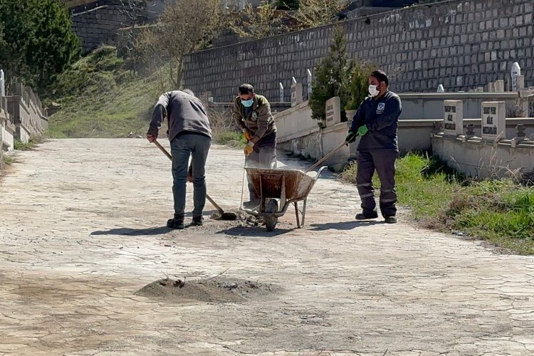 Kayseri Melikgazi'de mezarlıklar bayrama hazırlanıyor