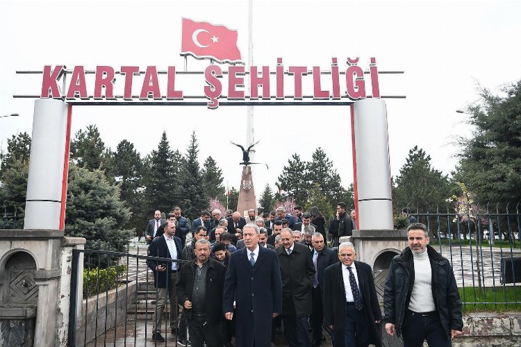 Kayseri protokolünden şehitlere anlamlı ziyaret