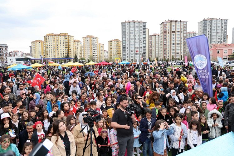 Kayseri Talas'ta çocuklara çifte bayram