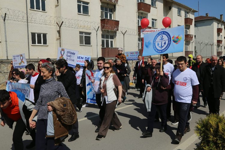 Kocaeli Gölcük'te otizm farkındalığı