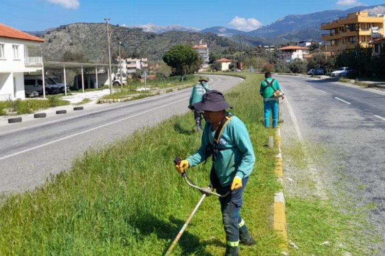 Milas Belediyesi'nden park bahçelere bakım