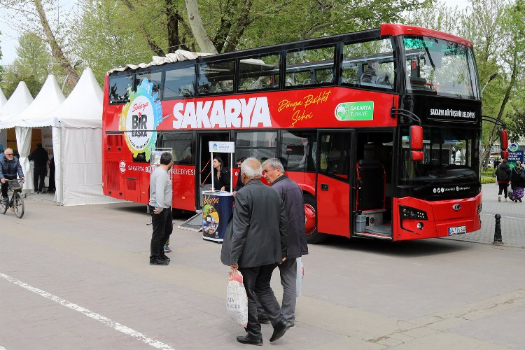 Sakarya'nın üstü açık otobüsü bayram sonrası yollarda