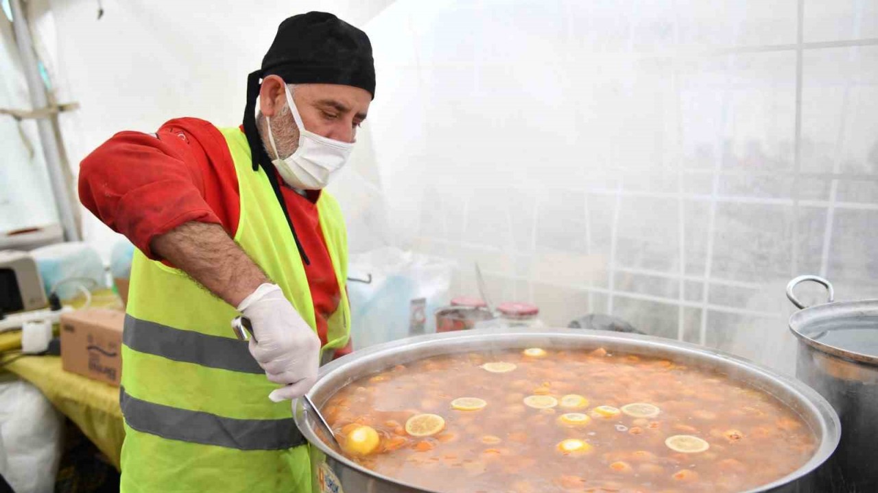 Altındağ Belediyesi depremzedeleri Ramazan ayında da yalnız bırakmadı