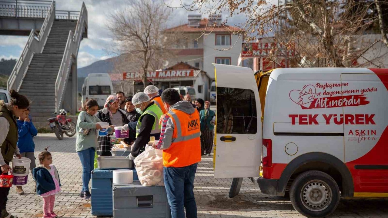 Altınordu Belediyesi, Ramazan ayında günlük 30 bin iftar yemeği ikram etti