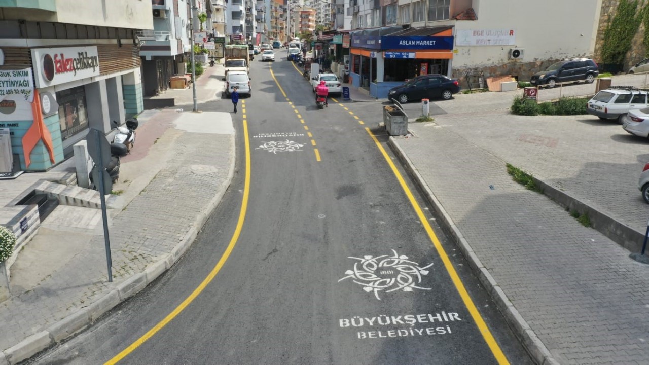 Aydın Büyükşehir Belediyesi Kuşadası’nın İkiçeşmelik Caddesi’ni baştan sona yeniledi