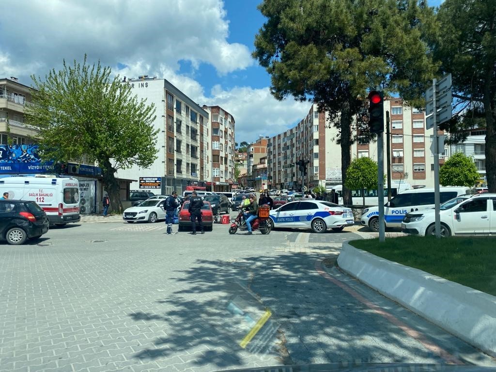 Balıkesir’de otomobil ile motosiklet çarpıştı: 1 yaralı