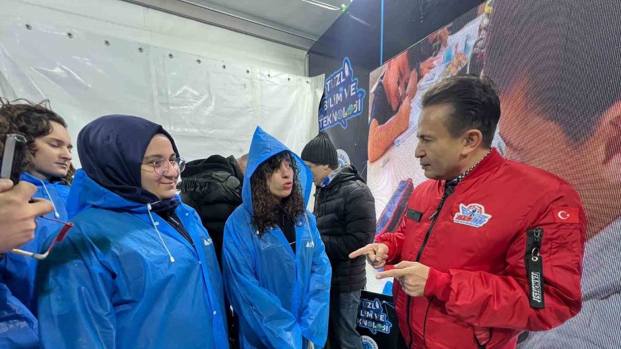 Başkan Yazıcı, su altında müsilaj toplama projesi geliştiren gençleri TEKMER’e davet etti