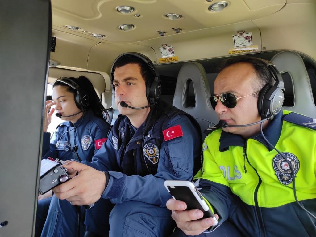 Bayramın son günü trafik ekipleri havadan denetim gerçekleştirdi