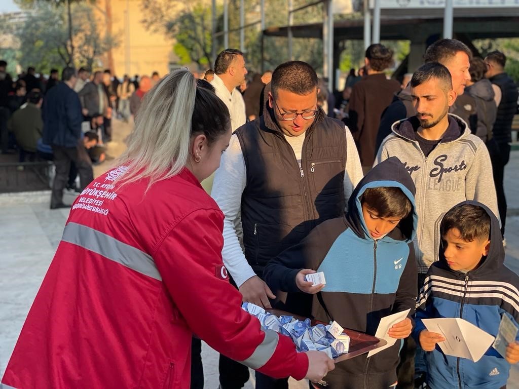 Büyükşehir, Ramazan Bayramı’nda vatandaşlarla bayramlaştı