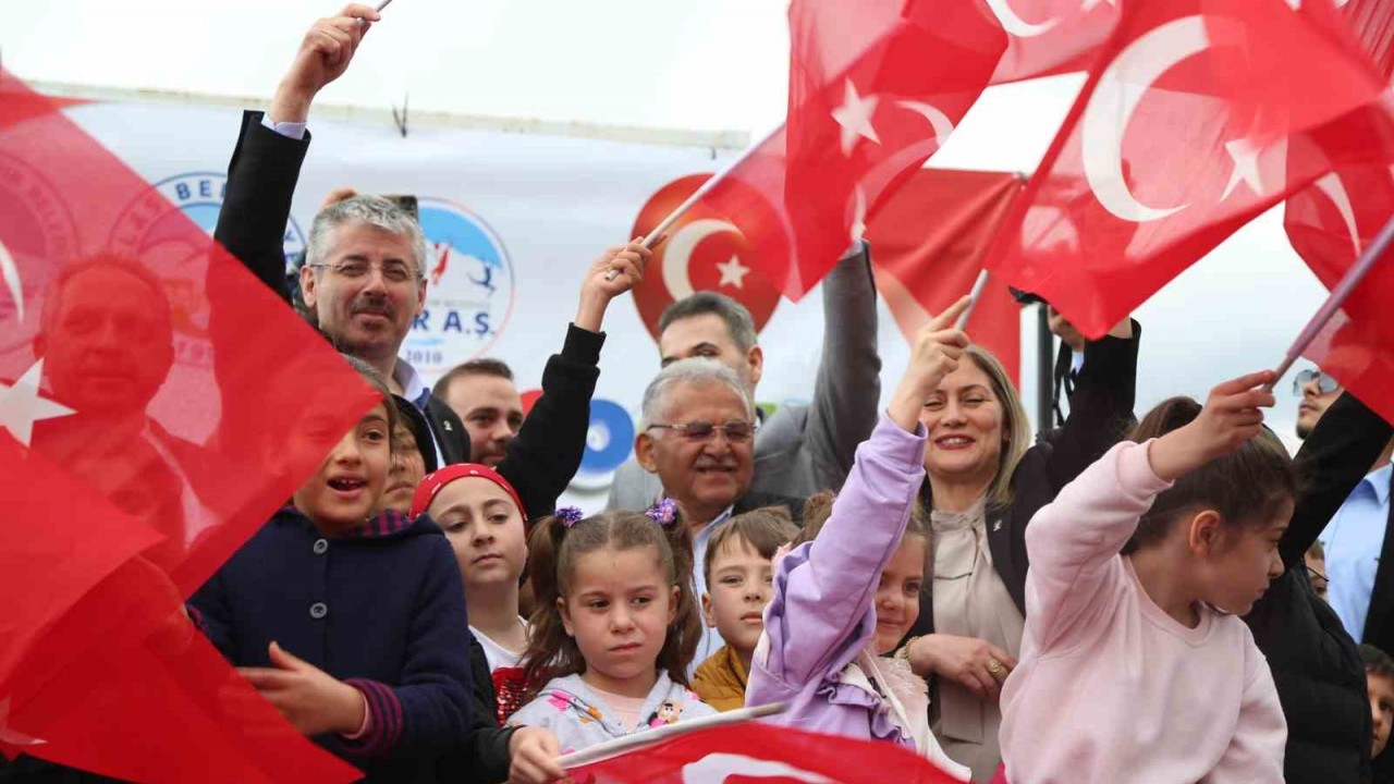 Çocuklar bayramlarını ’Çocuk Şenliği’nde kutladı