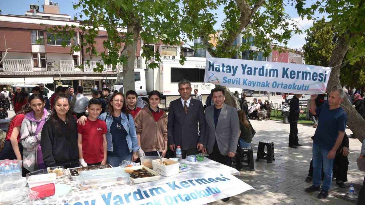 Denizlili öğrencilerden Hatay’a destek kampanyası