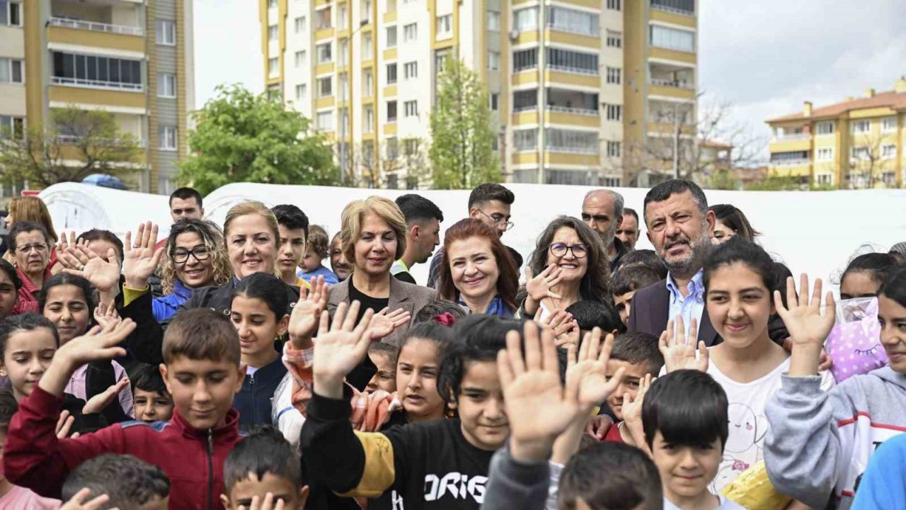 Depremzede çocuklara bayram hediyesi Mersin’den