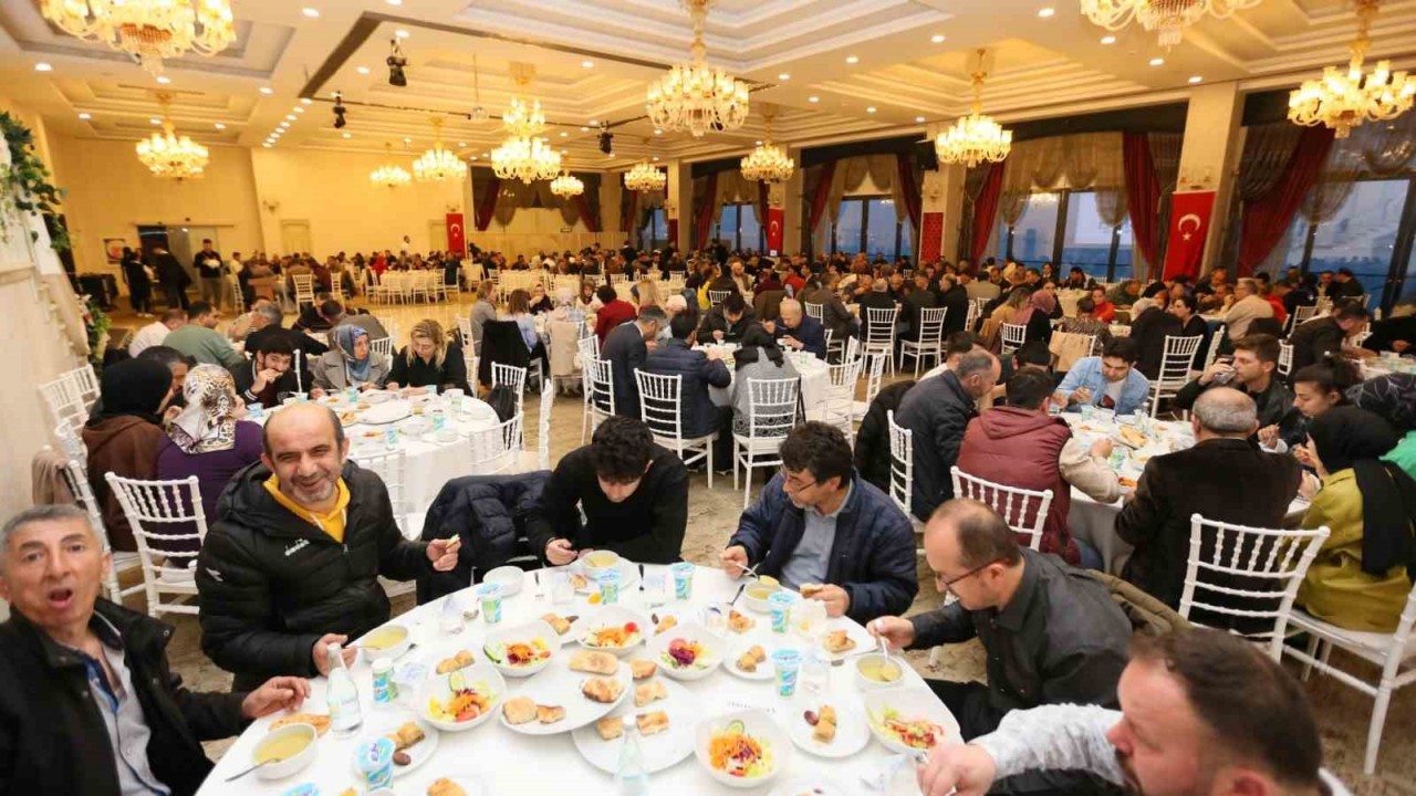 Derince Belediyesi’nin personelleri iftarda buluştu