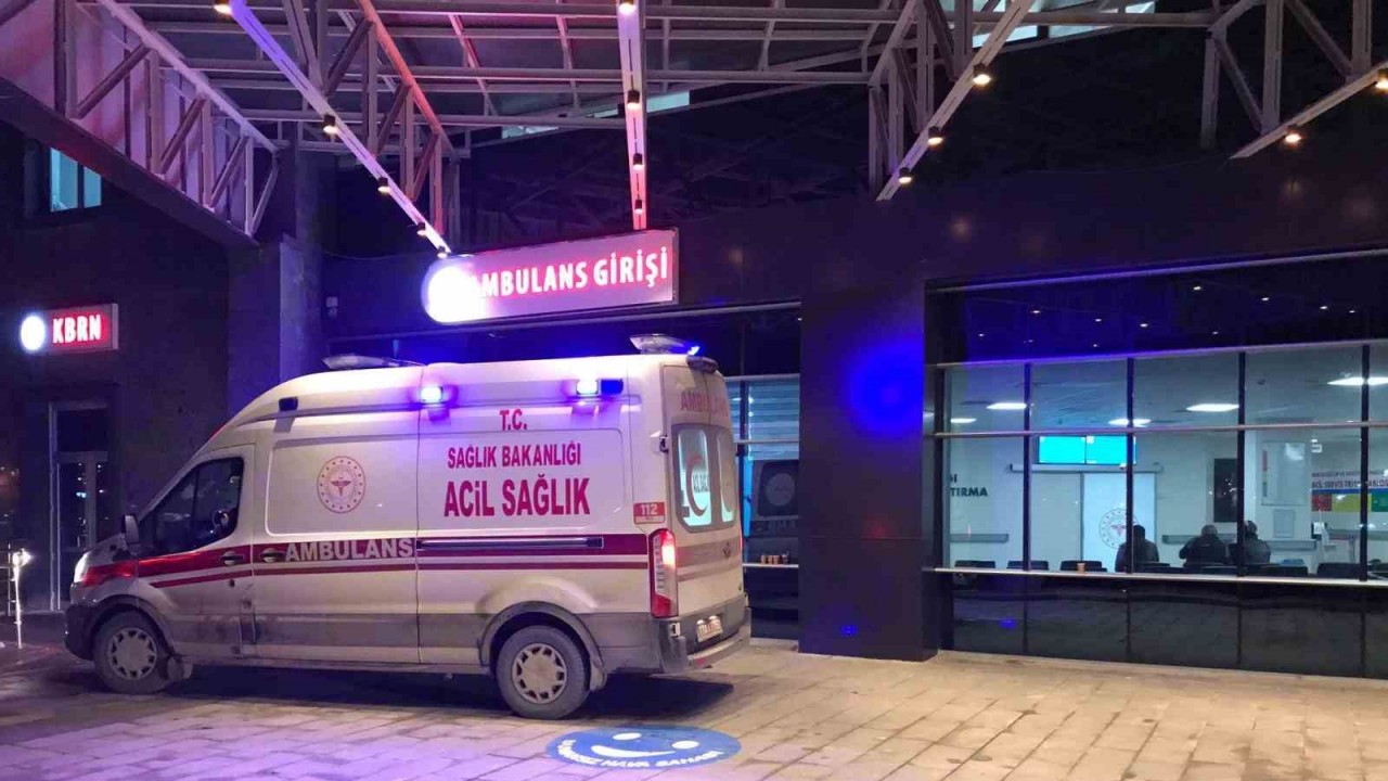 Devrilen motosiklet sürücüsü yaralandı