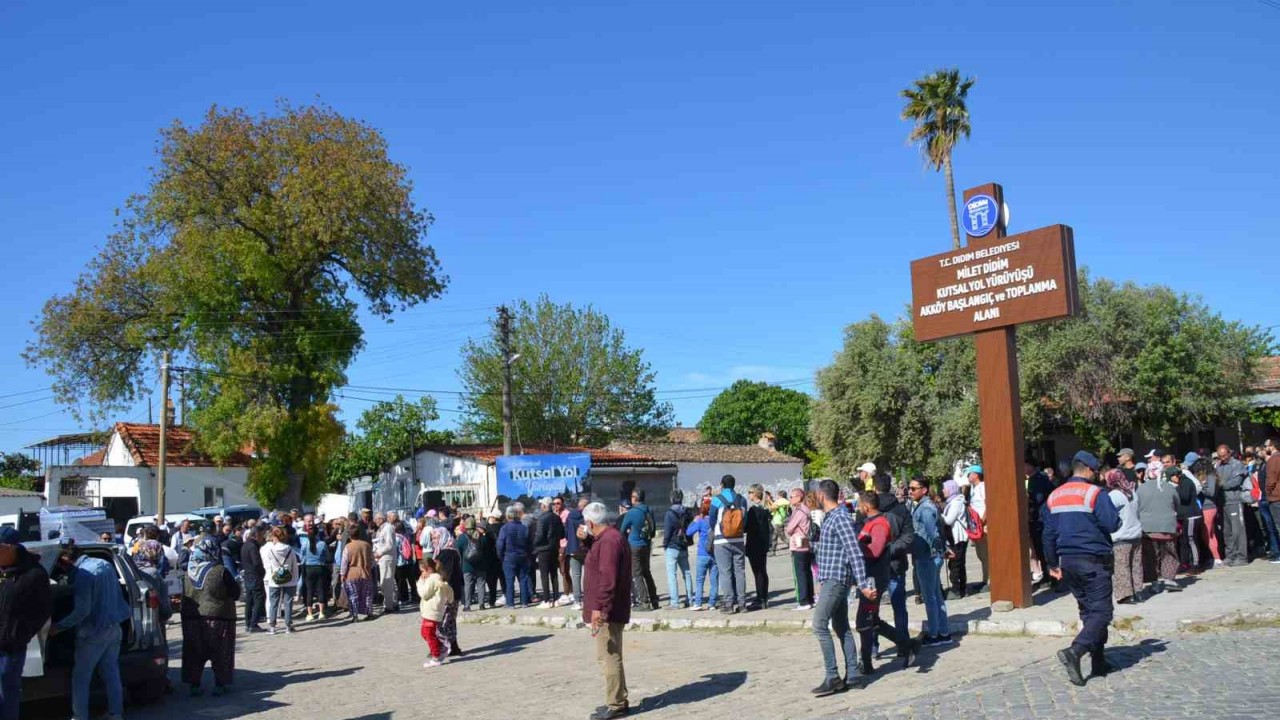 Didim Vegfest’te geleneksel kutsal yol yürüyüşü gerçekleştirildi