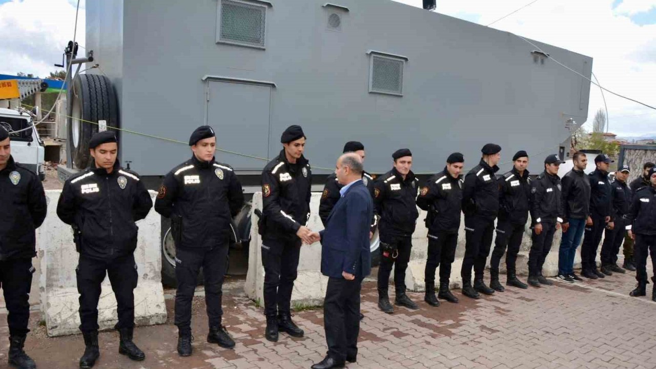 Emniyet Genel Müdürü deprem bölgesinde