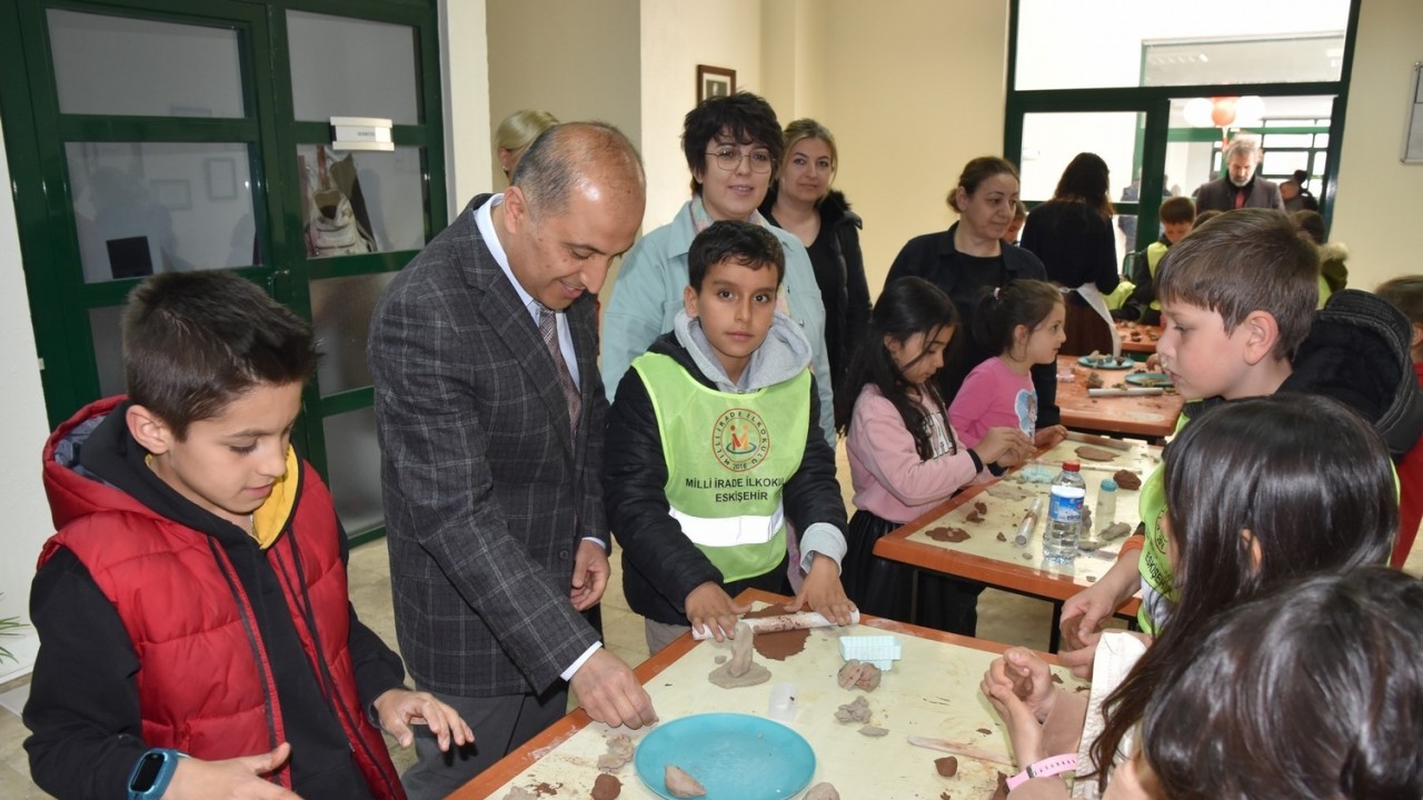 Eskişehir Valiliği ve ESOGÜ HAMER’den depremzede öğrenciler için farklı bir 23 Nisan kutlaması