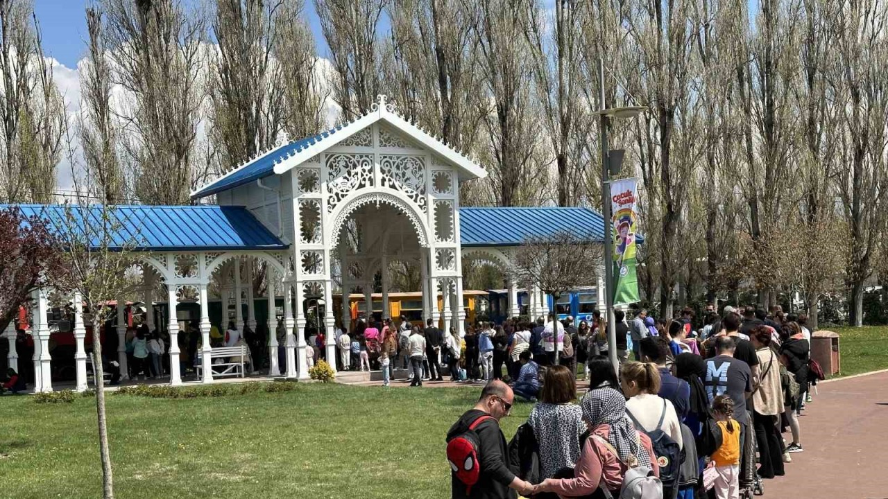 Eskişehir’deki parklarda bayram yoğunluğu