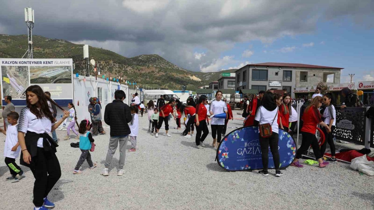 Gaziantep’te depremzede çocuklar için bayram şenliği