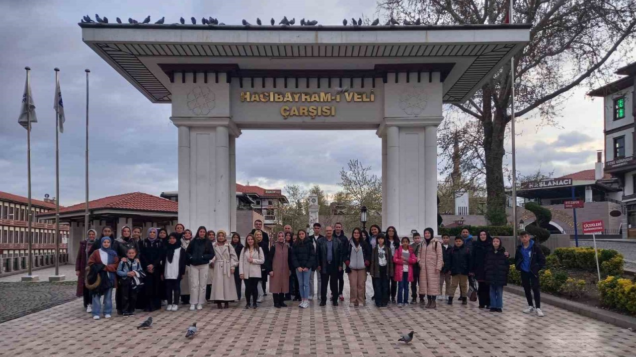 Gediz’de en çok okuyan öğrencilere Ankara gezisi