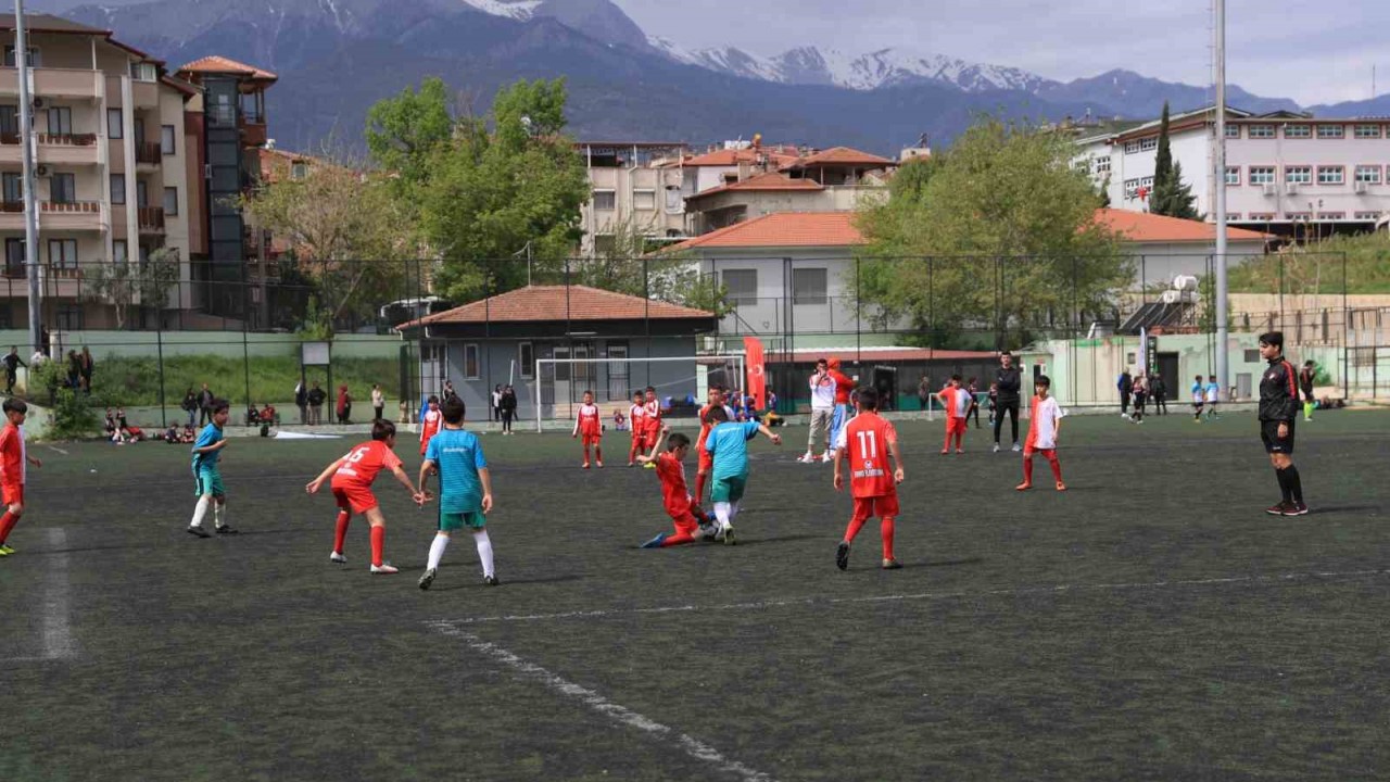 Genç ümitler, 23 Nisan turnuvasının şampiyonu oldu