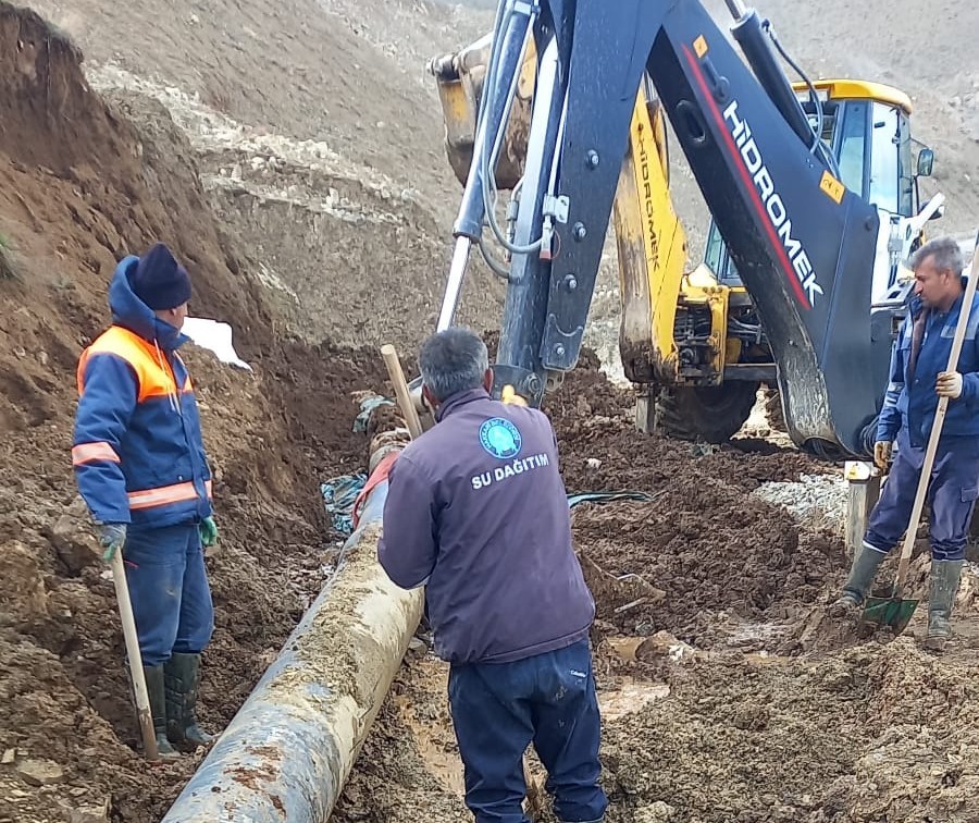 Hakkari’de ana su şebekesi hattı onarıldı