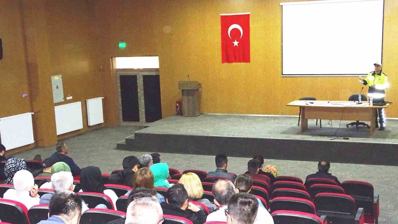 Hisarcık’ta öğretmenlere güvenli araç kullanımı semineri