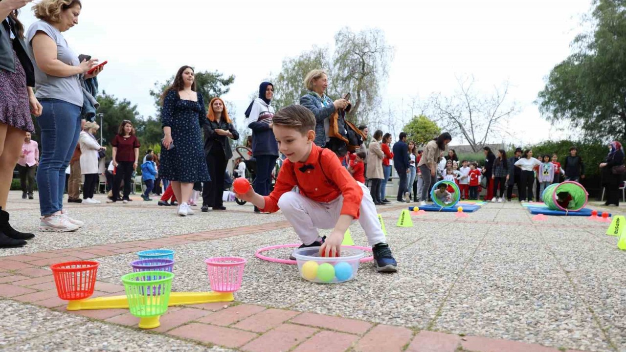 İzmir Ekonomi’de ‘şenlik’ coşkusu