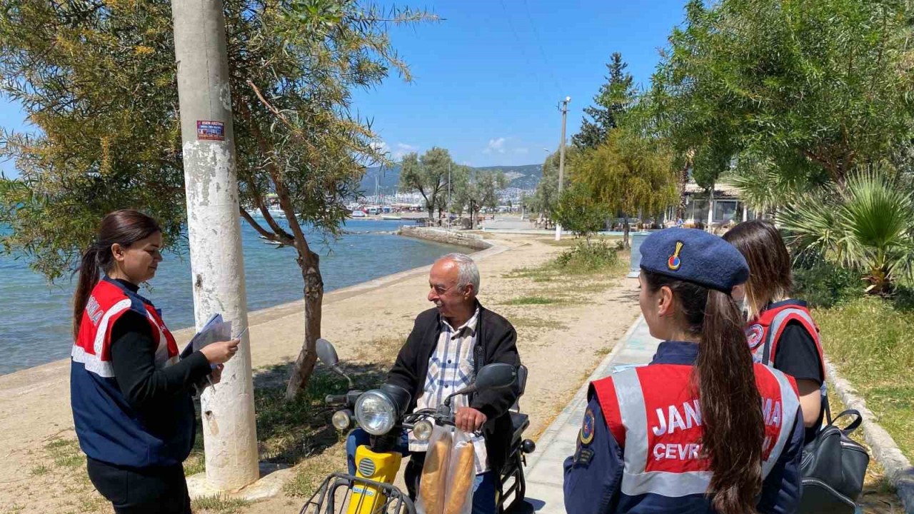 Jandarma ekipleri bilgilendirme çalışmalarını sürdürüyor